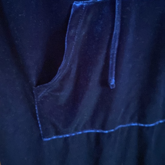 Velvet hooded dress - Picture 4 of 6